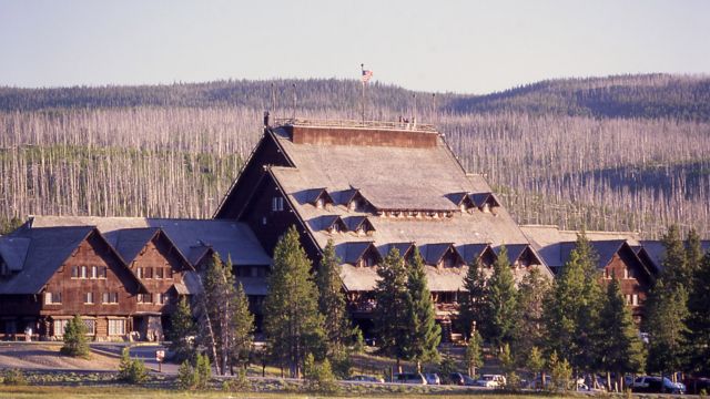 Best Places to Stay to Visit Yellowstone