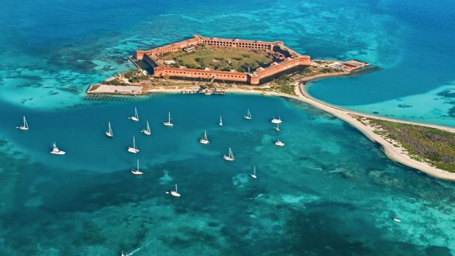 Best Tropical Places to Visit in March in America (6)
